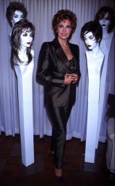 Raquel Welch 1998, NY.jpg